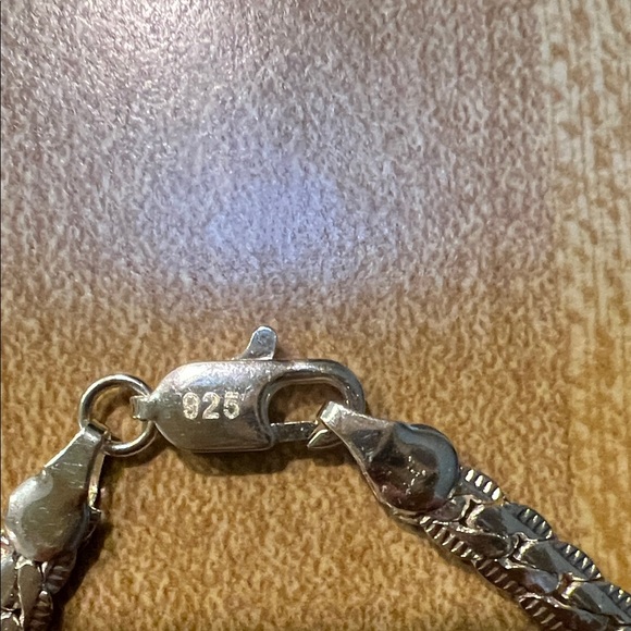 Elegant Silver Bracelet - Picture 3 of 6